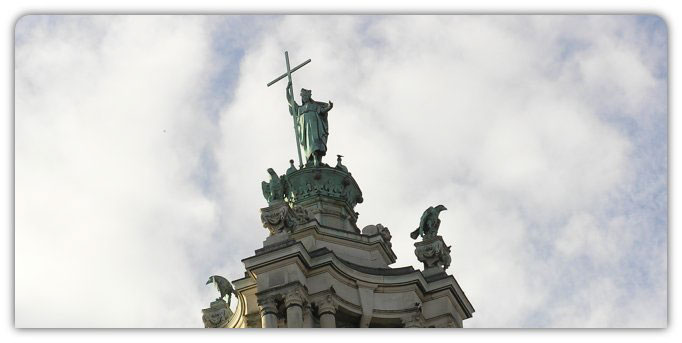 st helen's statue - town hall